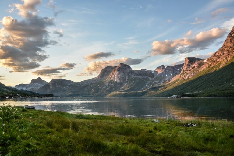 mountain and lake at sunset 135157.jpg